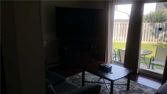 18 Juliette Sq, Brampton, L6S2M6 | Image 2