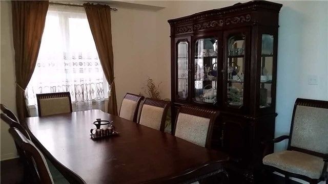 4569 Sandford Farm Dr, Mississauga, L5V0C2 | Image 3