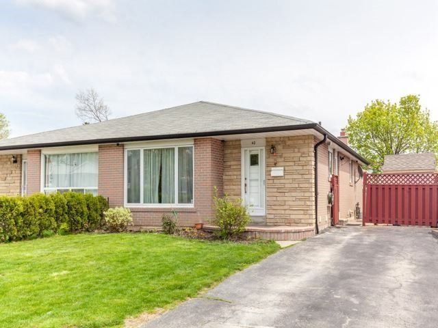 42 Flamingo Cres, Brampton, L6T2G5 | Image 2