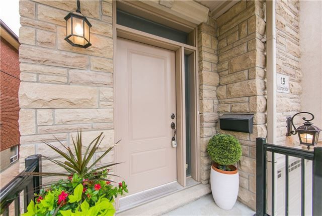 19 Connorvale Ave, Toronto, M8W3Z9 | Image 2