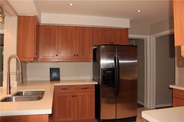 2253 Constance Dr, Oakville, L6J5L8 | Image 2