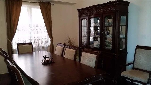 4569 Sandford Farm Dr, Mississauga, L5V0C2 | Image 3