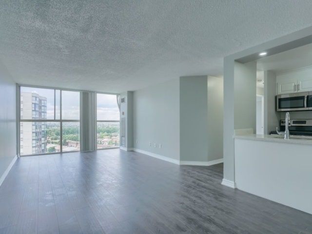 1705 - 4205 Shipp Dr, Mississauga, L4Z2Y8 | Image 3