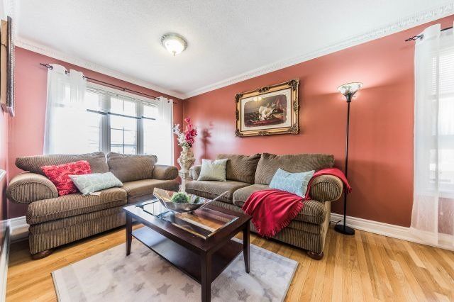 30 Fairhill Ave, Brampton, L7A2E7 | Image 2