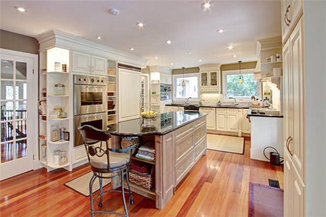 2514 Sharon Cres, Mississauga, L5C1Y8 | Image 3