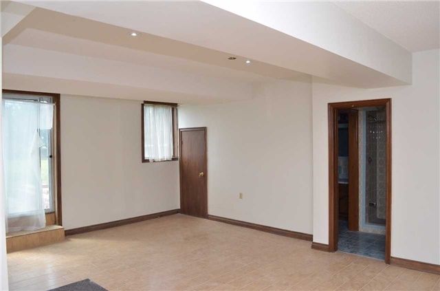 32 Fenton Way, Brampton, L6P0P6 | Image 3