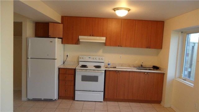 68 Pennyroyal Cres, Brampton, L6S6J6 | Image 2