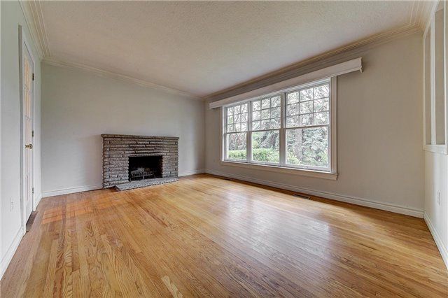 463 Avon Cres, Oakville, L6J2T2 | Image 3