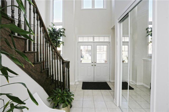 91 Tysonville Circ, Brampton, L7A4B2 | Image 2