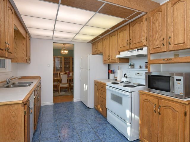 16 Wimbledon Crt, Brampton, L6V2S4 | Image 3