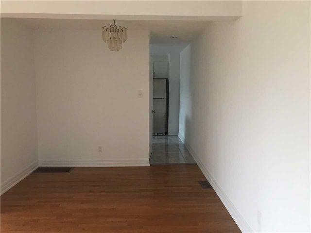 2 Hunt Club Dr, Brampton, L6S1S2 | Image 3