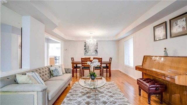 33 Southbend Dr, Brampton, L7A1K5 | Image 3