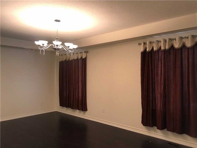 16 Cloncurry St, Brampton, L6P 4G3 | Image 2