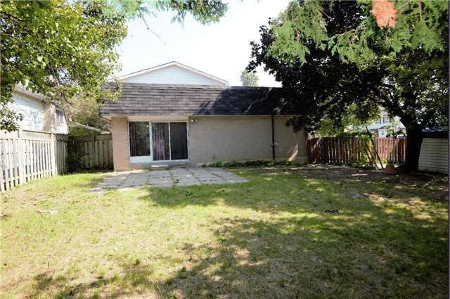 3027 Coral Dr, Mississauga, L4T 1Z2 | Image 2