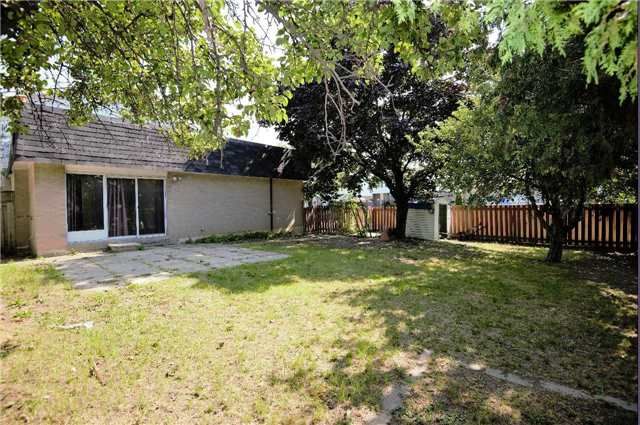 3027 Coral Dr, Mississauga, L4T 1Z2 | Image 3