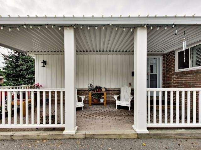 11 Beechwood Cres, Brampton, L6T1X9 | Image 2