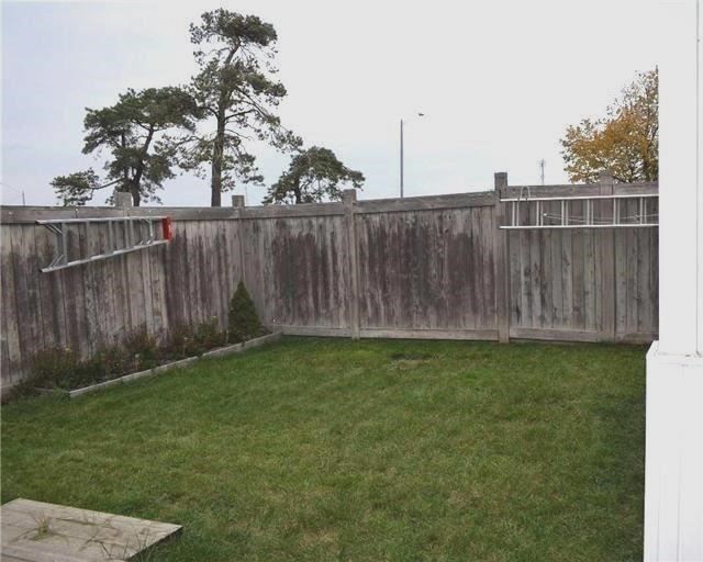 270 Town House Cres, Brampton, L6W3C7 | Image 3