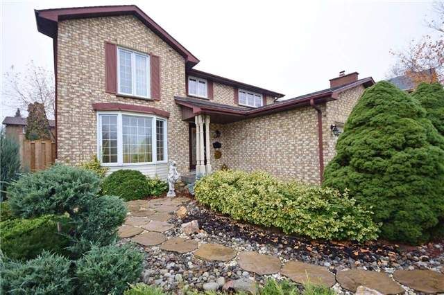 682 Willowbank Tr, Mississauga, L4W3L8 | Image 2