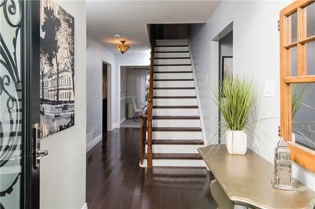 796 Childs Dr, Milton, L9T 4J2 | Image 2