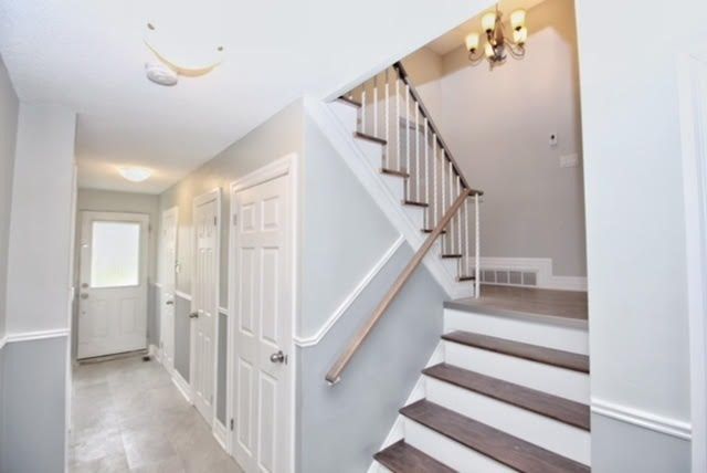 1 Stanwood Cres, Toronto, M9M1Z8 | Image 3