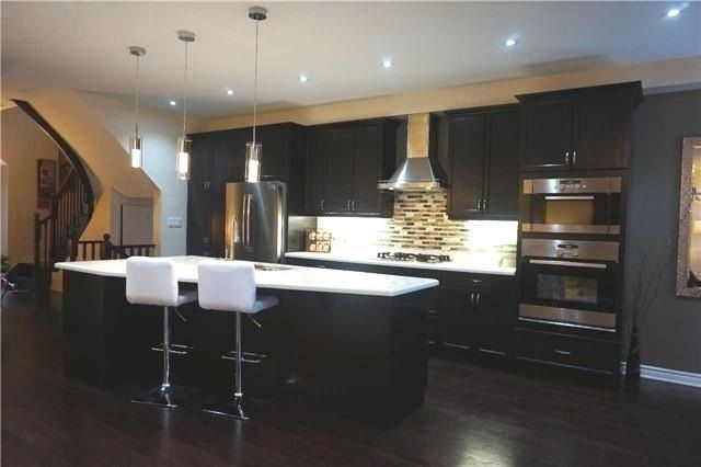 521 Yates Dr, Milton, L9T8Z7 | Image 2