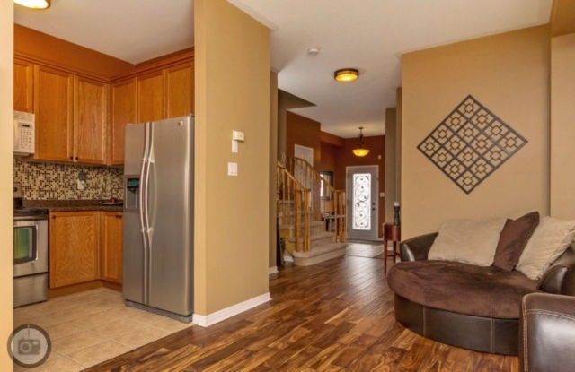 118 Niagara Tr, Halton Hills, L7G0A8 | Image 3