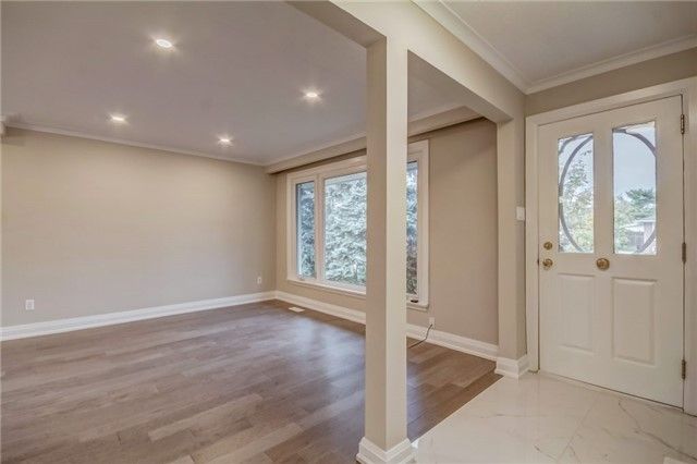 577 Trudale Crt, Oakville, L6L4H2 | Image 3