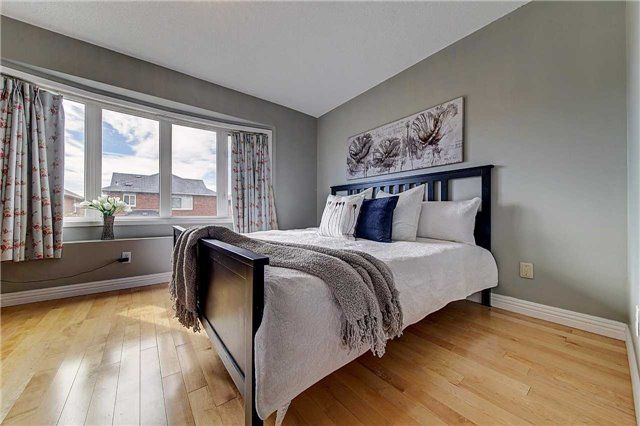 5842 Questman Hllw, Mississauga, L5M 6P3 | Image 2