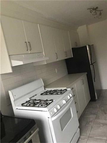 2 Hunt Club Dr, Brampton, L6S1S2 | Image 2