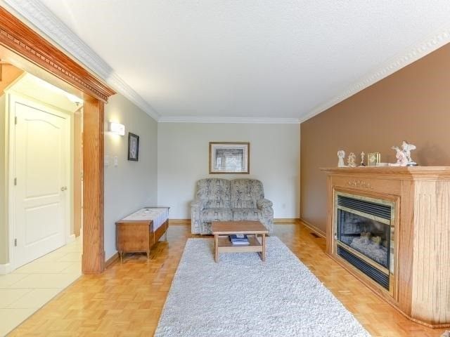 4426 Weeping Willow Dr, Mississauga, L5V 1J9 | Image 2