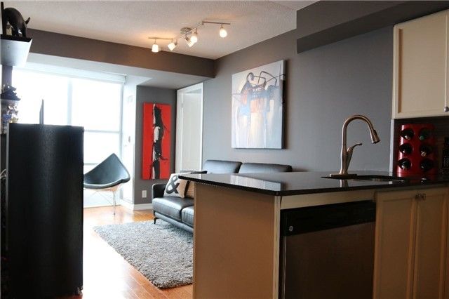 2102 - 33 Elm Dr, Mississauga, L5B 4M2 | Image 2