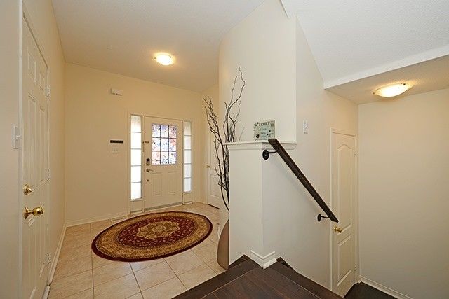 16 Albery Rd, Brampton, L7A0K7 | Image 2