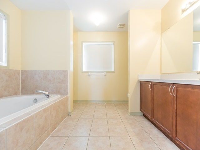 24 Conklin Dr, Brampton, L7A3P5 | Image 3