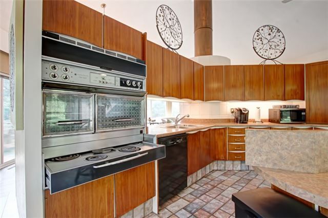 1352 Nocturne Crt, Mississauga, L5H2L8 | Image 2