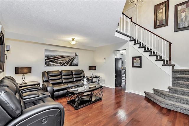3987 Discovery Crt, Mississauga, L5N7H8 | Image 2