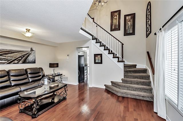 3987 Discovery Crt, Mississauga, L5N7H8 | Image 3