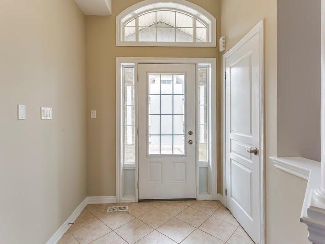 26 Garrison Sq E, Halton Hills, L7G0B9 | Image 3