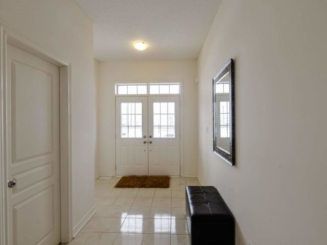 19 Exhibition Cres, Brampton, L7A4B9 | Image 2