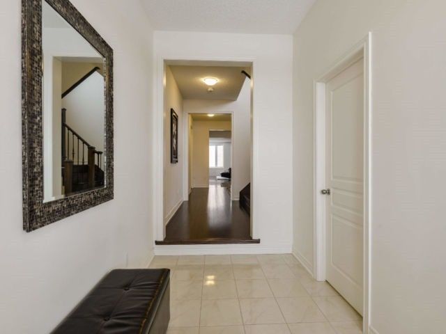 19 Exhibition Cres, Brampton, L7A4B9 | Image 3