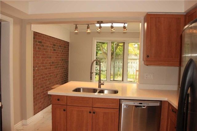 2253 Constance Dr, Oakville, L6J5L8 | Image 2