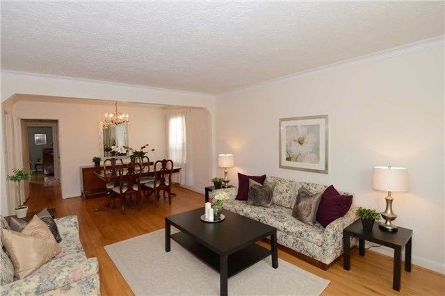 132 Lothian Ave, Toronto, M8Z4L4 | Image 2