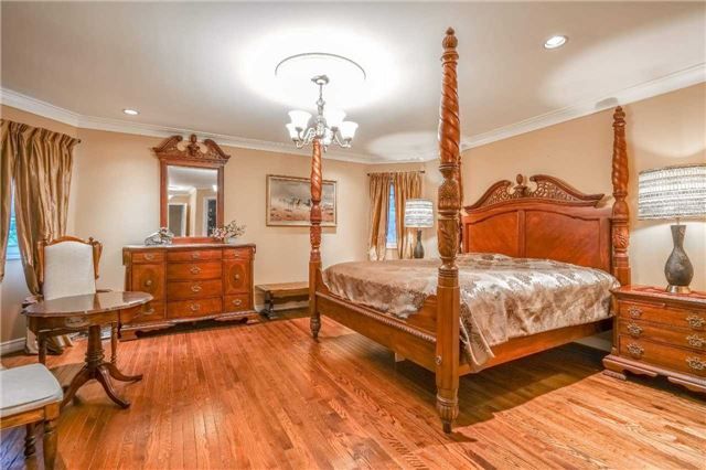 2064 Almira Crt, Mississauga, L5H4A5 | Image 2