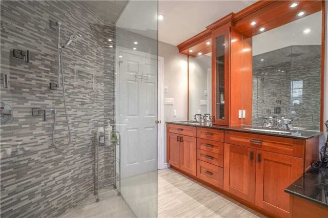 2064 Almira Crt, Mississauga, L5H4A5 | Image 3