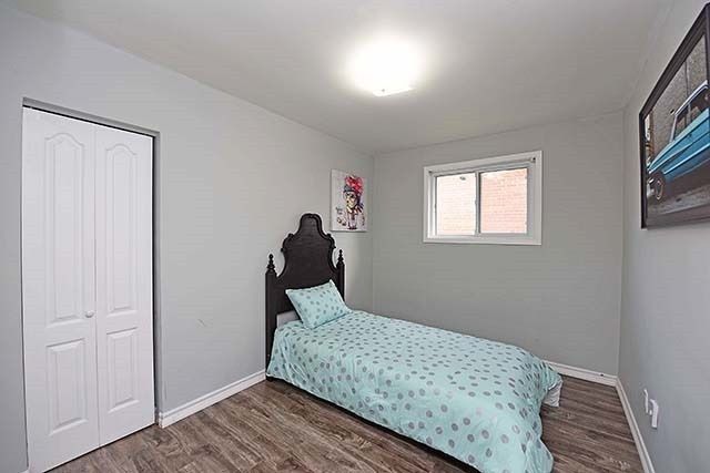 7566 Lockington Cres, Mississauga, L4T2V5 | Image 2