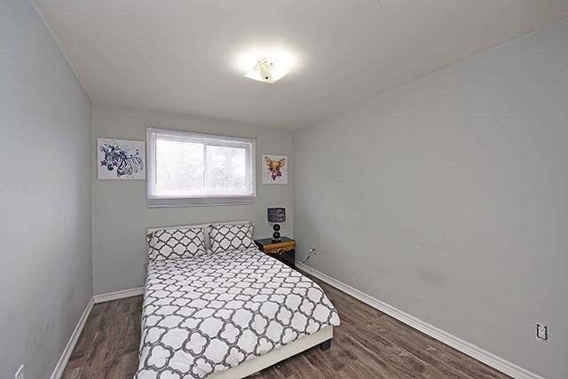 7566 Lockington Cres, Mississauga, L4T2V5 | Image 3