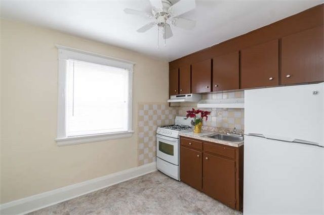 16 Pryor Ave, Toronto, M6N1M4 | Image 2
