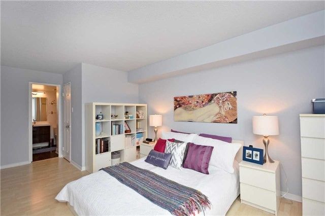 909 - 1155 Bough Beeches Blvd, Mississauga, L4W4N2 | Image 3