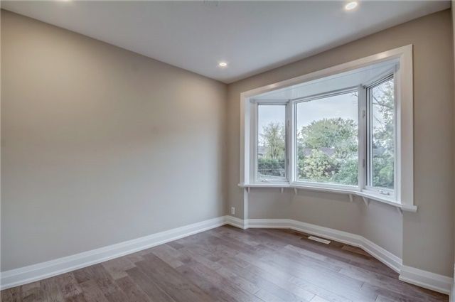 577 Trudale Crt, Oakville, L6L3Y1 | Image 3