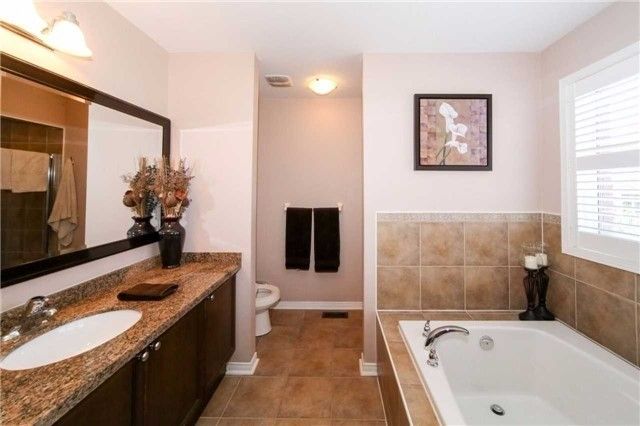 5476 Freshwater Dr, Mississauga, L5M0J8 | Image 3