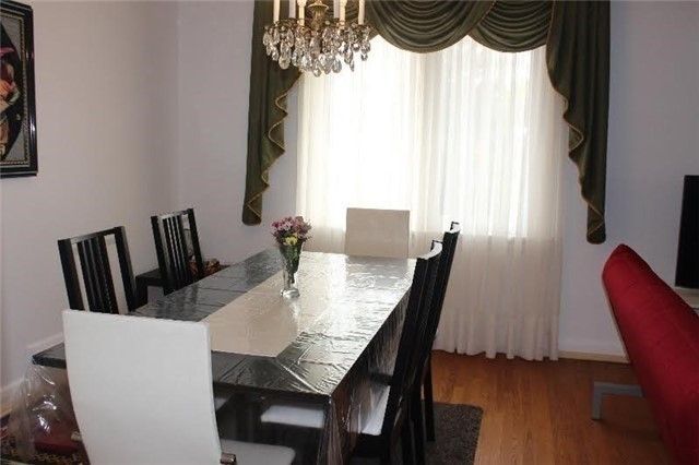 2 Sevenoaks Ave, Toronto, M8Z3P7 | Image 2